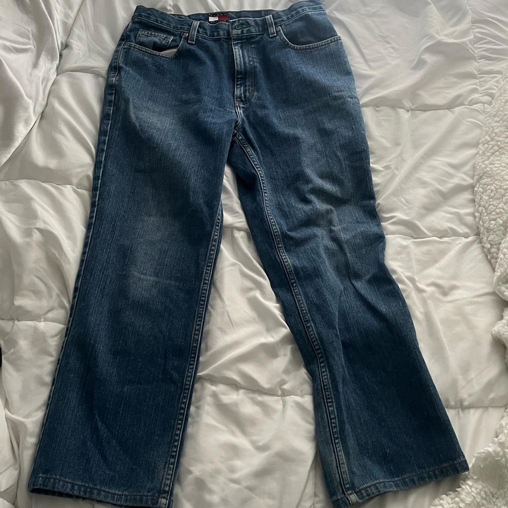 Tommy Hilfiger medium wash loose fitting jeans. Size 33/30